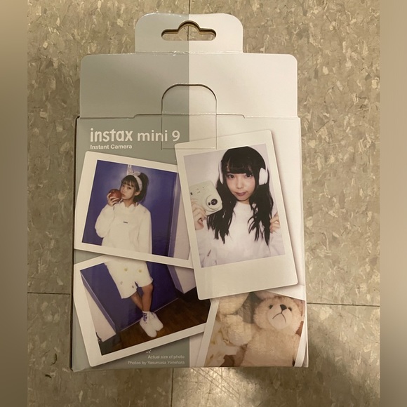 New Fuji Polaroid Camera - Picture 3 of 4